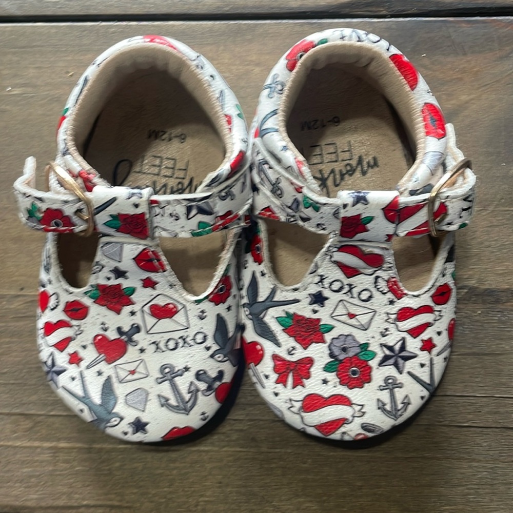 Monkey feet good condition - tattoo 
6-12m